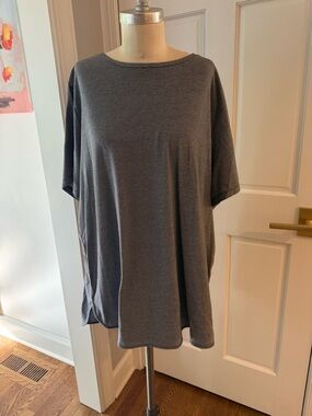 Lands End Striped Tee. Size 2x. Polyester Blend. Short Sleeve. Loose Fit. GUC.